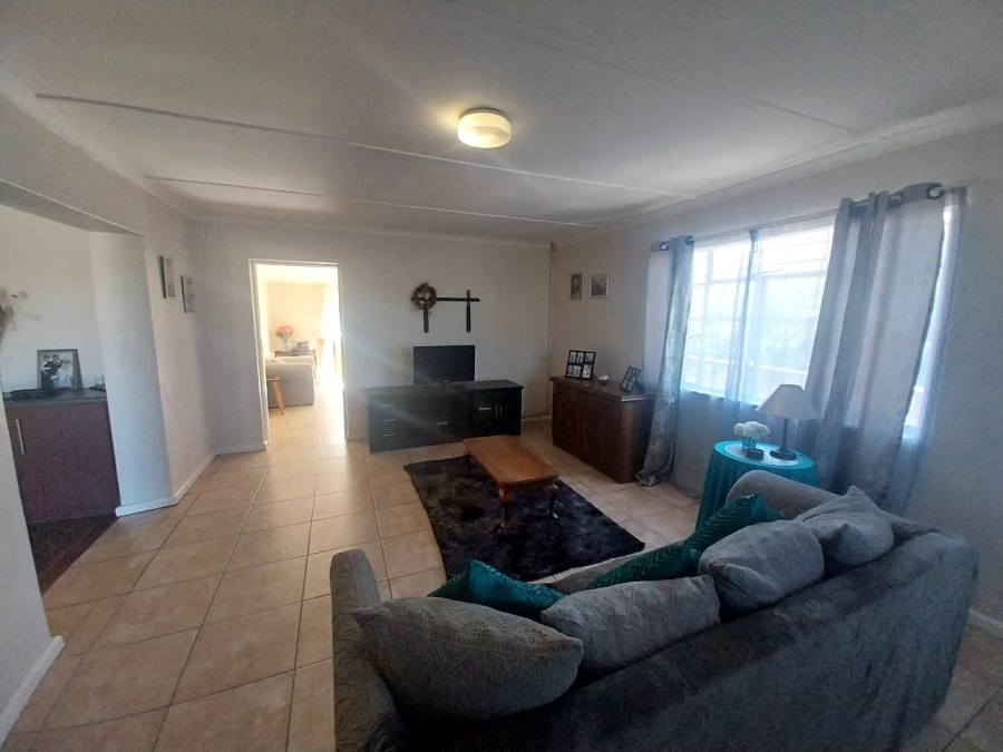 4 Bedroom Property for Sale in Rouxpark Western Cape
